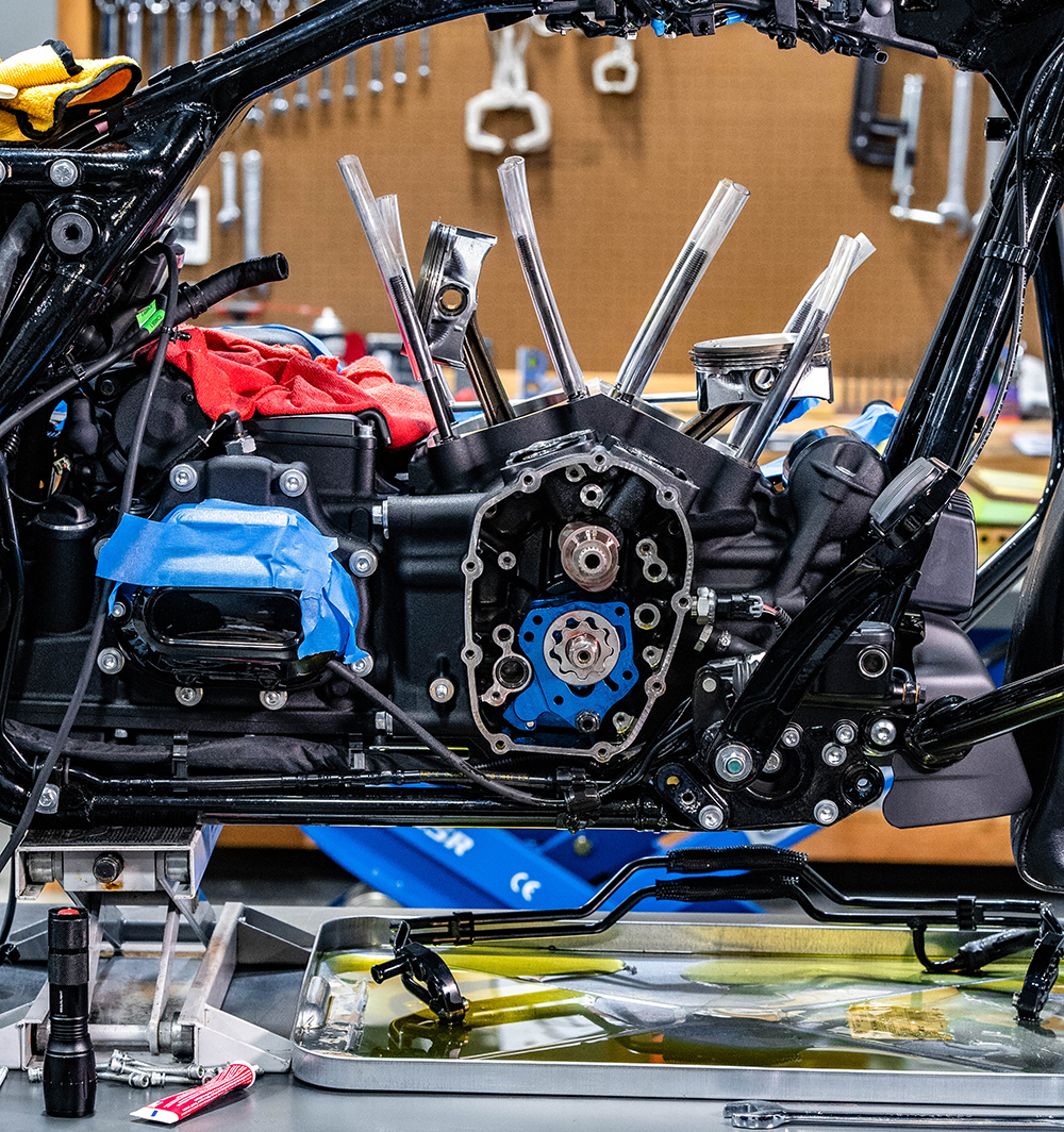 S&S Oil Pump Installed 2020 Harley Road Glide - Get Lowered
